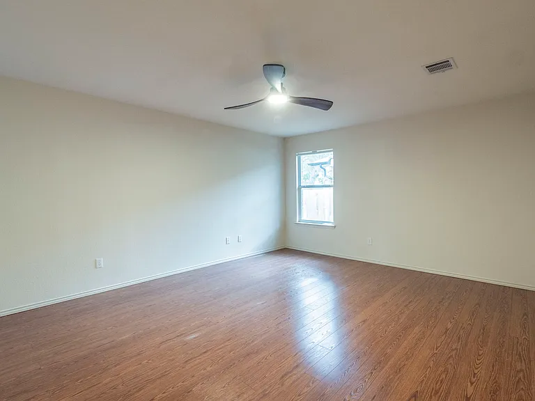 2811 Hannah Kay Ln — Photo 6