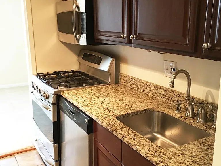3100 S Manchester St #9 — Photo 10