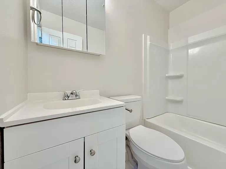 2608 N Avery St #29 — Photo 8