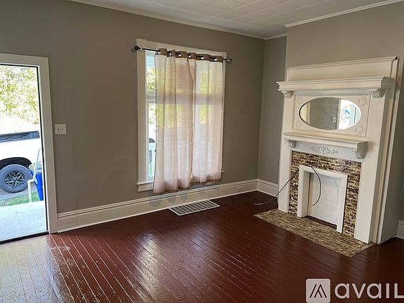 4th image of 242 Moore St