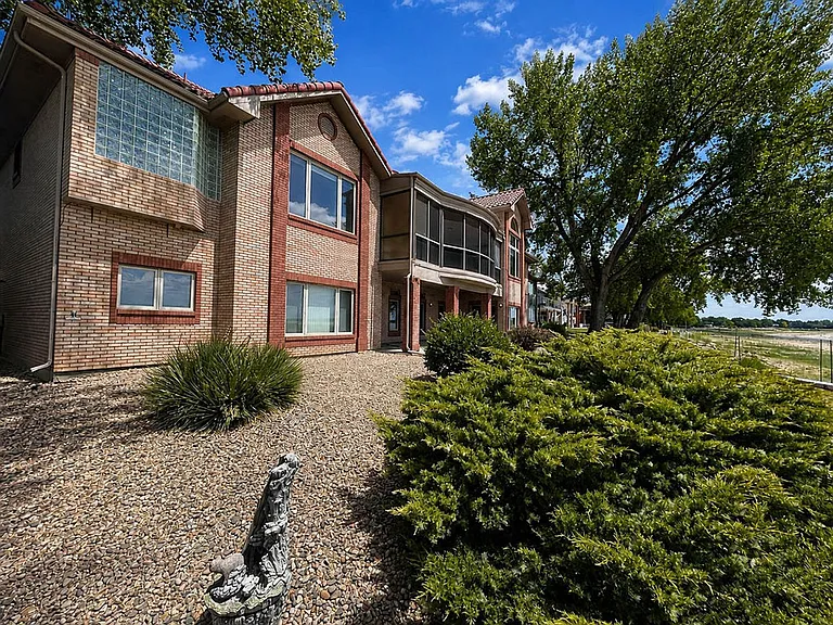 3957 Valley Oak Dr — Photo 42