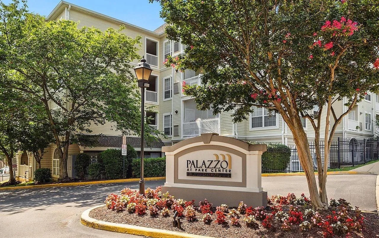 2 bed, 879 sqft, $2,395 — Photo 1