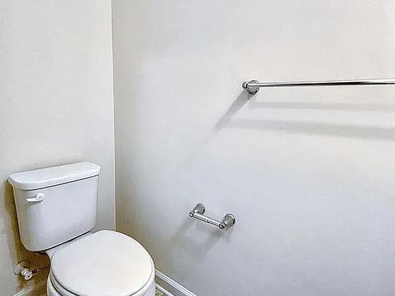 4th image of 8120 Creekside Village Dr