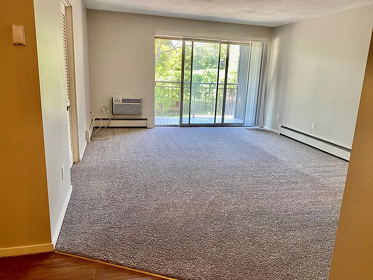 Lexington Hills Apartments — Photo 94