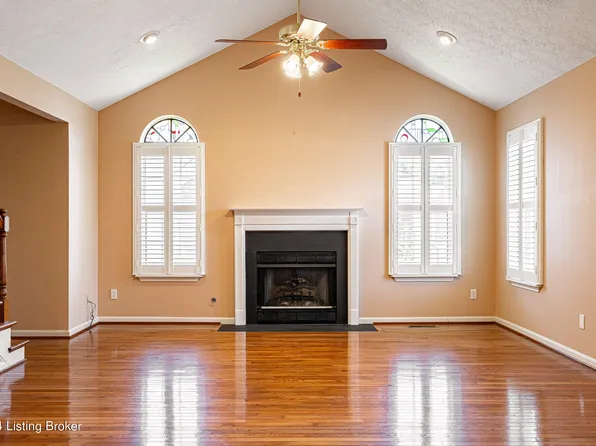 8307 Eagle Creek Dr, Lyndon, KY 40222