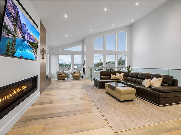 5th image of 156 Golden Oaks Cres