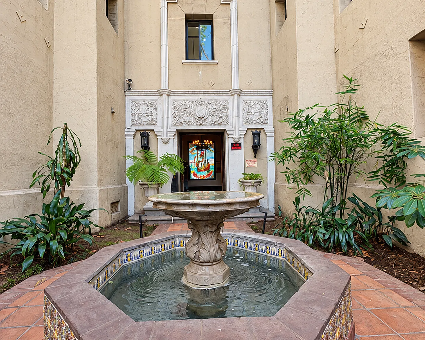 Spanish Charm Along Sunset Boulevard — Photo 1