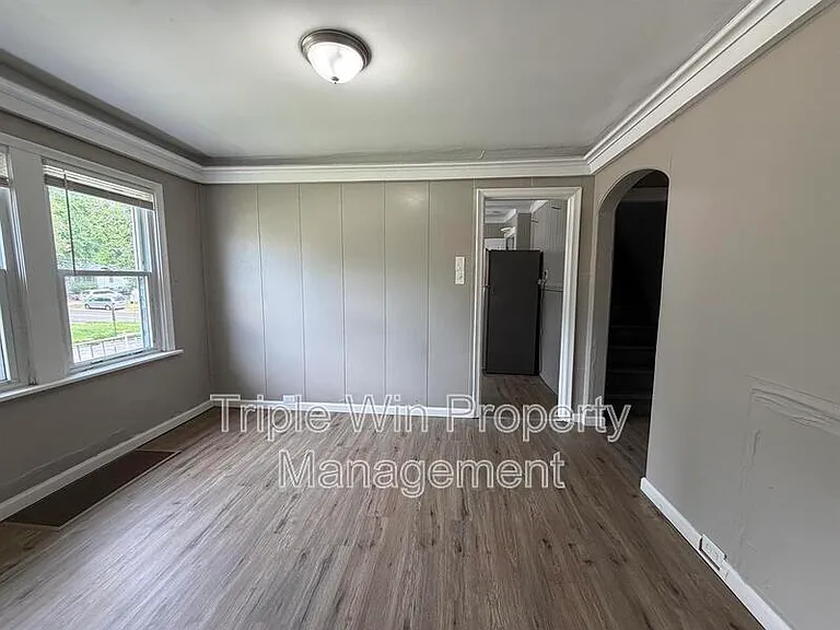 802 Rolwes Ave — Photo 11