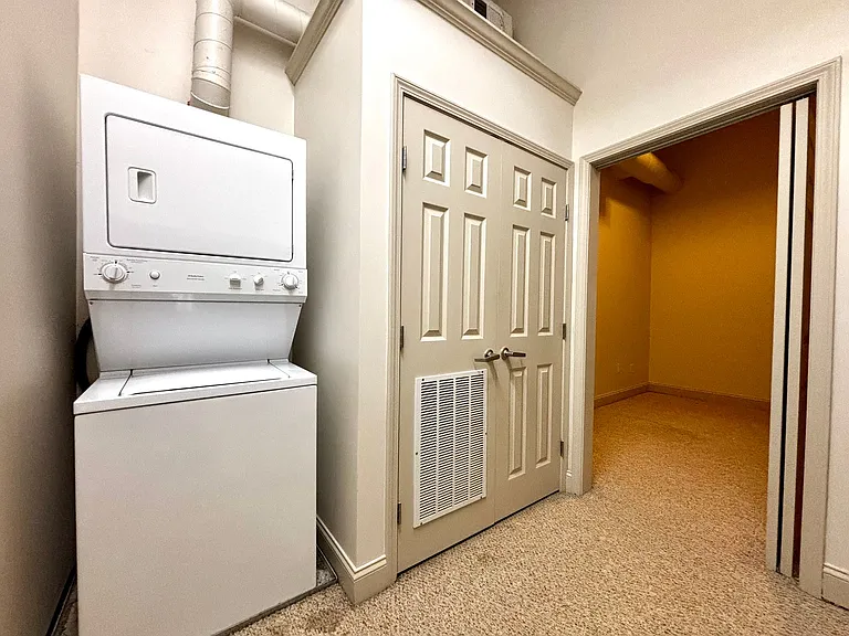 130 E State St #402 — Photo 7