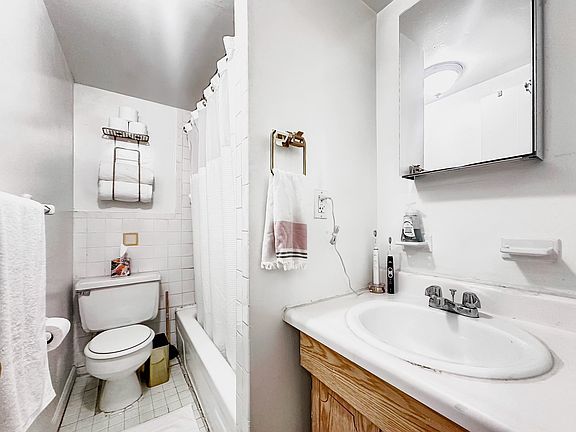 5th image of 690 Greenwich St APT 3C
