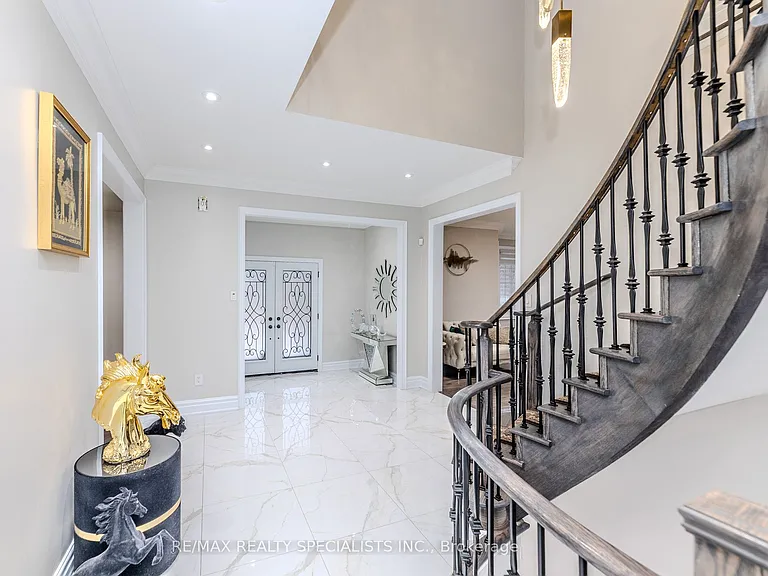 121 Boxwood Cres — Photo 7