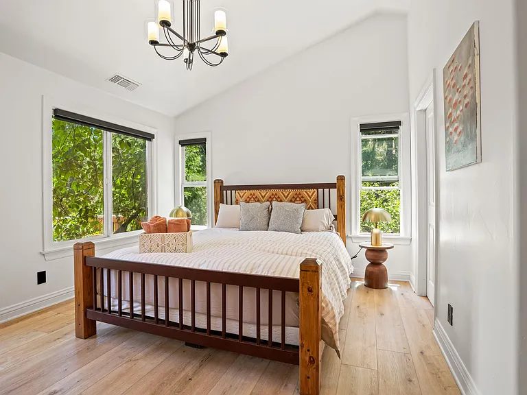 24599 Geneva Dr — Photo 15