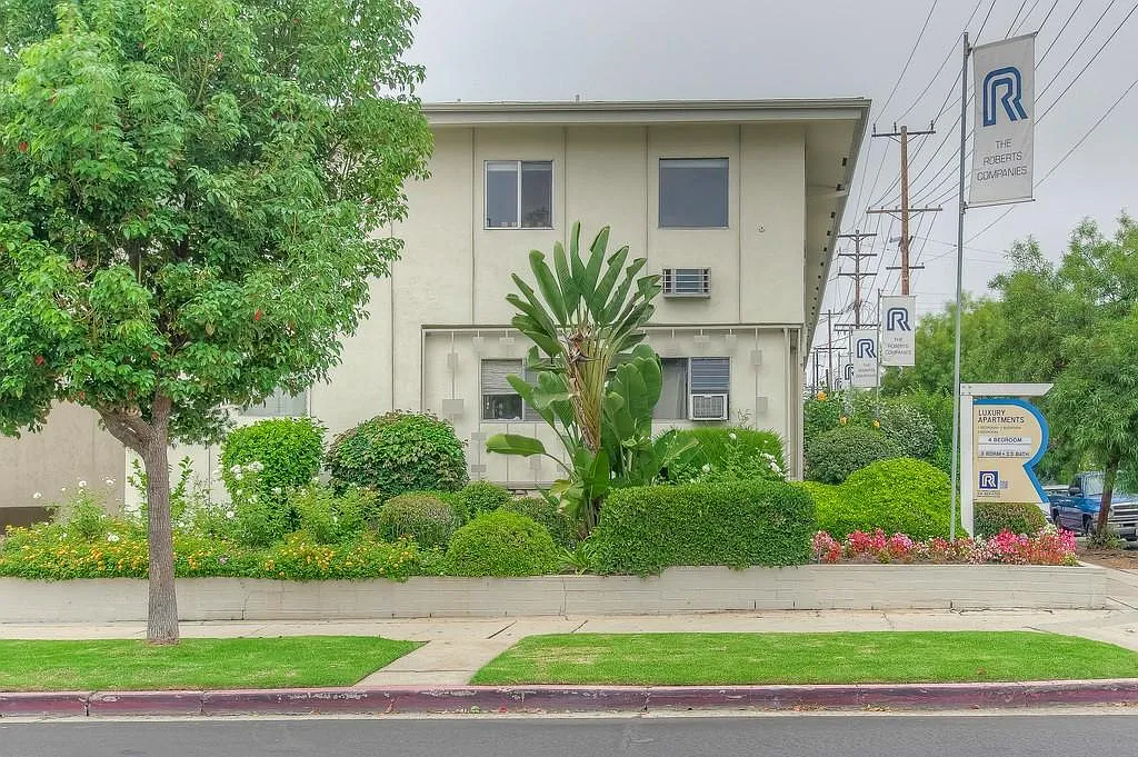 S Barrington Ave, Los Angeles — Photo 4