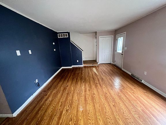 3rd image of 14310 Greenfield Cres SW
