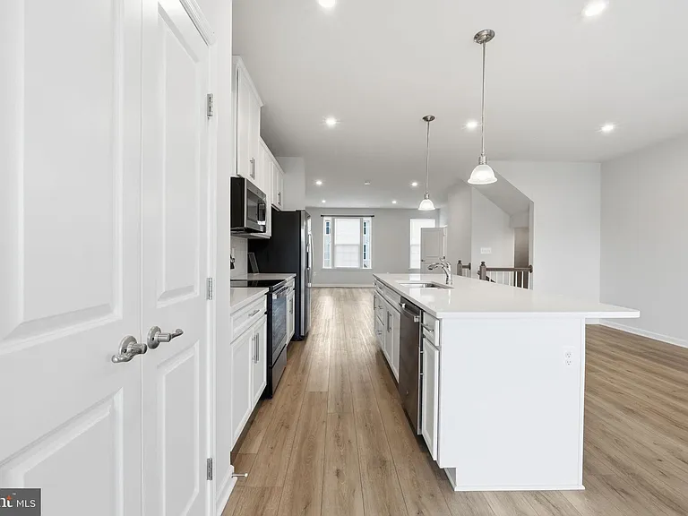 8718 Stevenson Ln — Photo 9