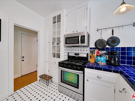 5th image of 741 S Detroit St APT 1