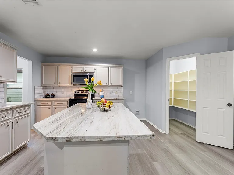 11745 Logan Ridge Dr — Photo 12