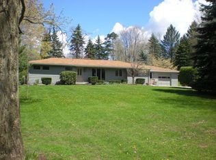 31 Shenango Rd, New Castle, PA 16105