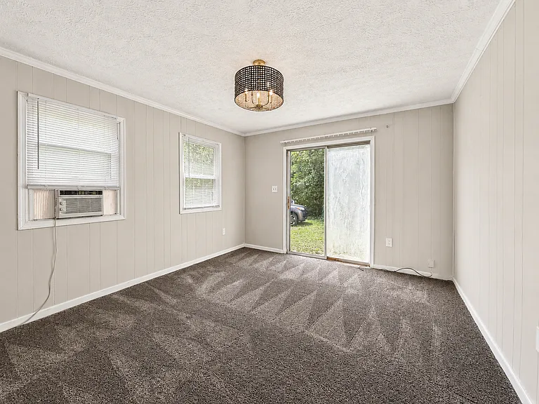 4201 Martha Ln — Photo 3
