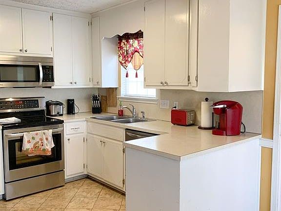 5th image of 1215 Kingston Green Dr