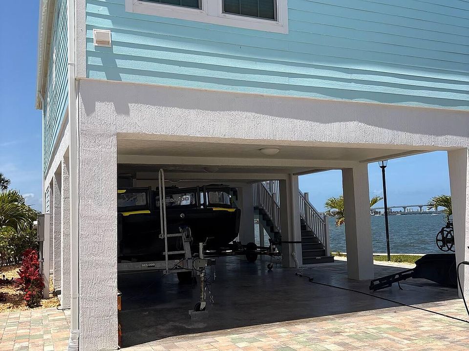 1st image of 453 NE Indian River Dr