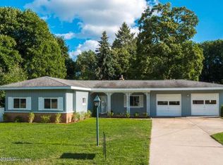 875 Forest Park Rd, Norton Shores, MI 49441