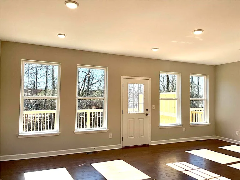100 Wren Dr — Photo 11