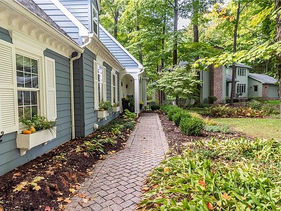 4th image of 44 Oak Meadow Trl