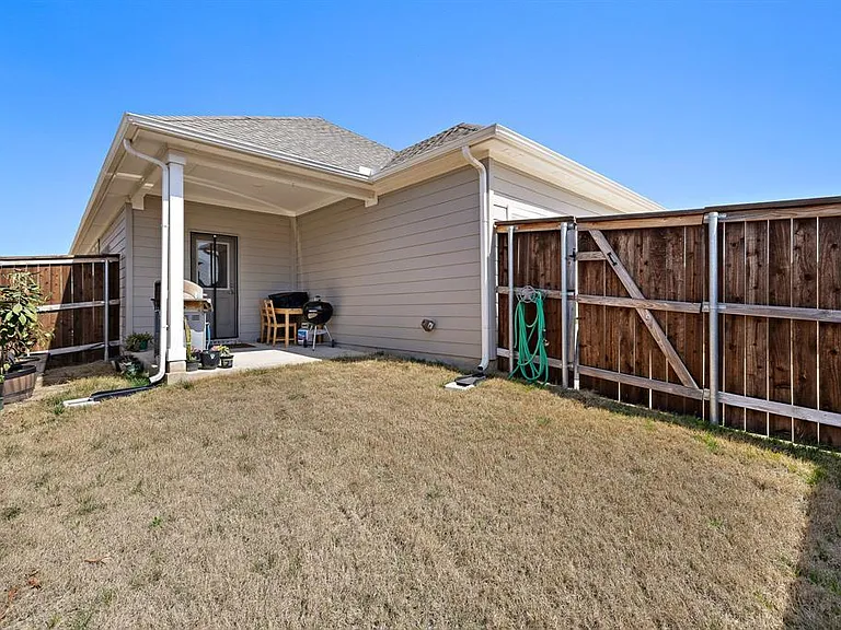 106 Gracie Way — Photo 18