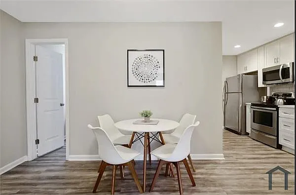 2 bed, 1050 sqft, $1,249 — Photo 3