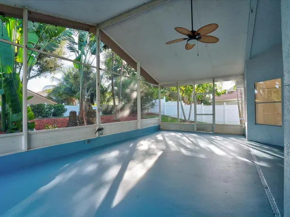 12 Meadows Park Lane, Boynton Beach, FL 33436