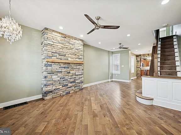 2nd image of 2851 Aramingo Ave