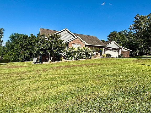 2nd image of 3205 Hillcrest Dr