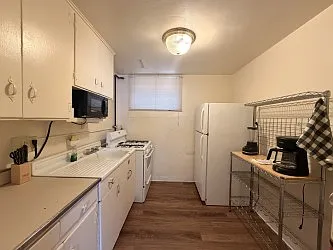 Fully Furnished 2 Bedroom Just 2 Blocks to Presbyterian Hospital — Photo 10