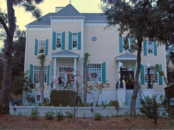 19 Burkes Beach Rd, Hilton Head Island, SC 29928