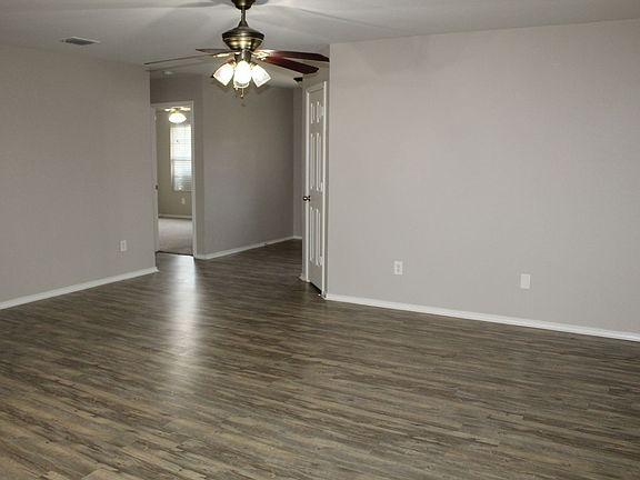 4th image of 1321 Red River Ln
