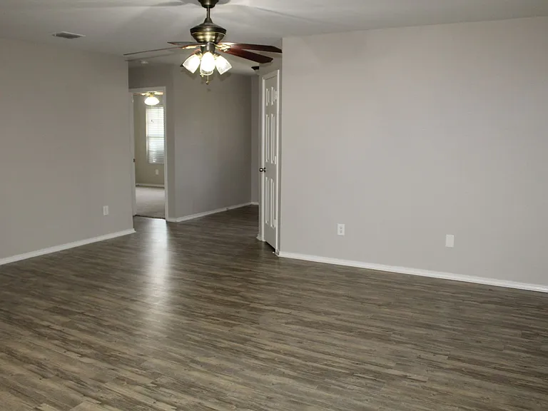 1321 Red River Ln — Photo 4