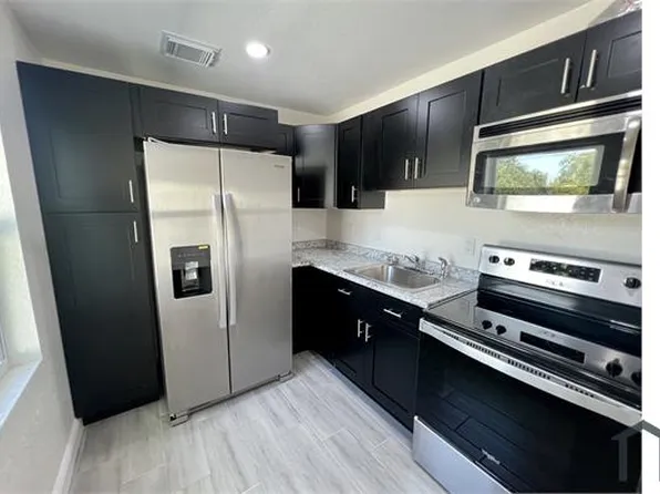 1826 42nd St S #B, Saint Petersburg, FL 33711