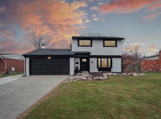 9338 Patton St, Livonia, MI 48150