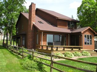 135 N North Shore Dr, Lake Orion, MI 48362
