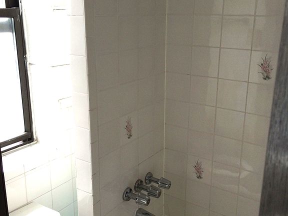 4th image of 327 Bedford Ave APT 3C