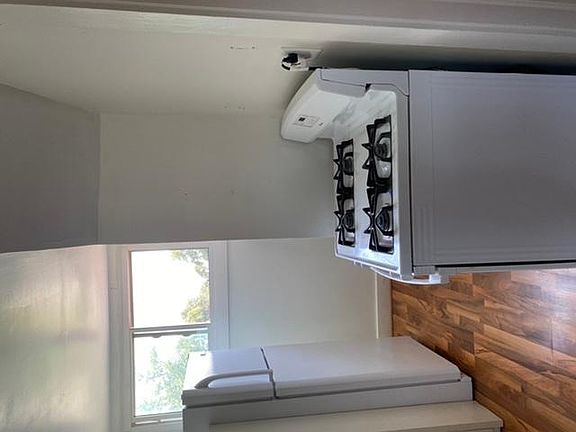 4th image of 74 Youtz Ave #2