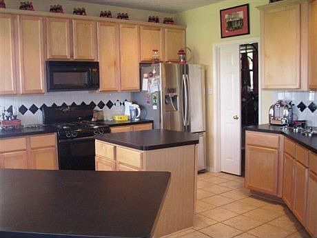 4th image of 2401 Piney Point Dr