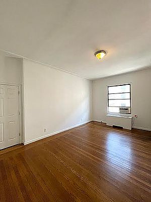 2nd image of 2350 Broadway #923