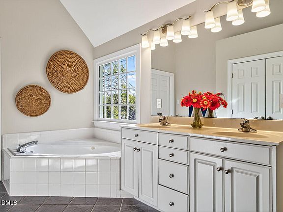 5th image of 3100 Anderson Dr