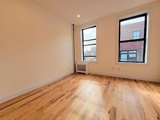 3rd image of 256 E 10th St #6R