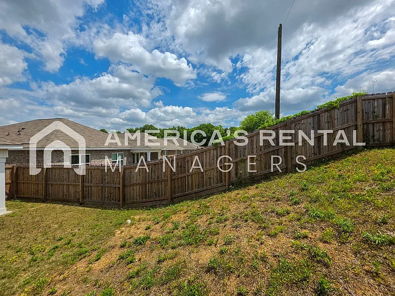 1508 Heritage Cir SE — Photo 39