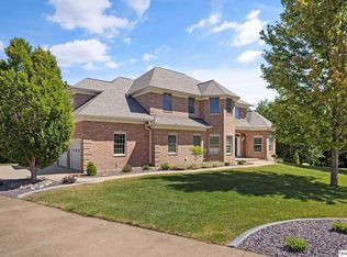 5545 Wood Crest Dr, Quincy, IL 62305