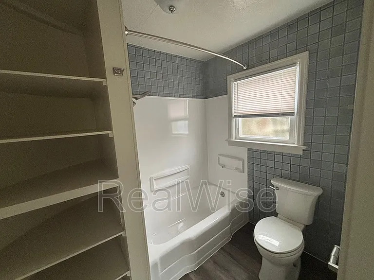 364 W Selmar Ct — Photo 16