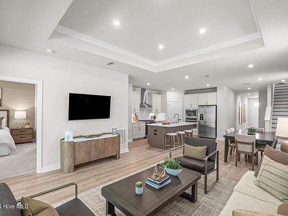 5th image of 3017 Lebel Drive NE